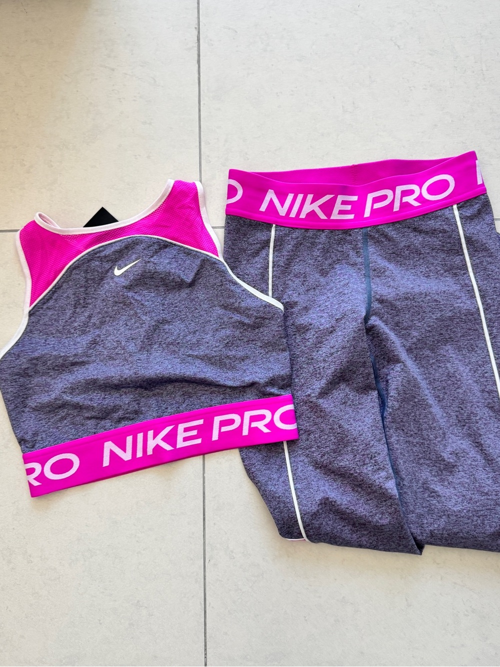 NIKE WOMENS SET
